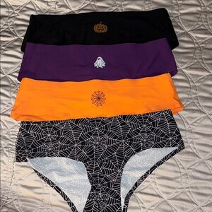 NWOT Halloween Themed Women's cheekies size small